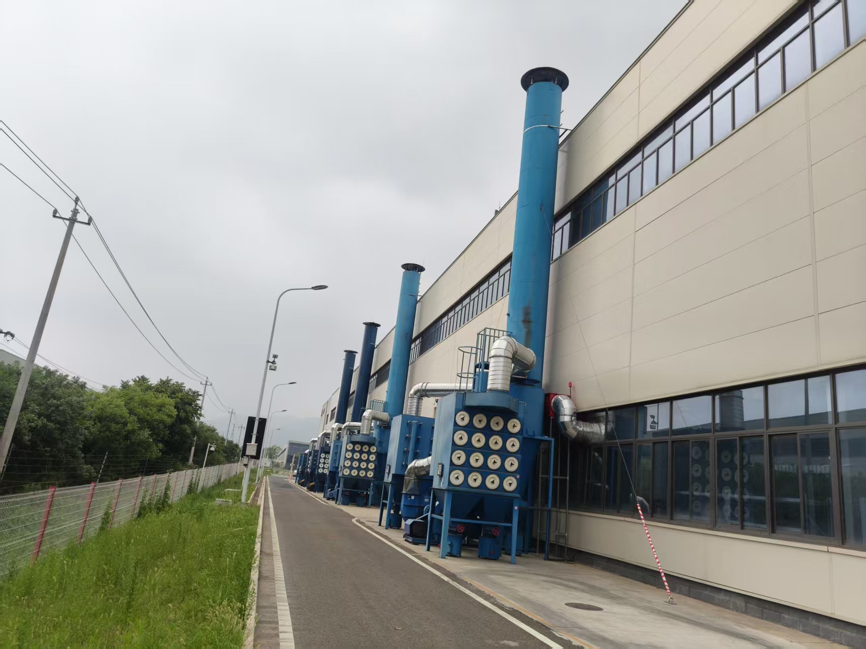32 Cartridges Baghouse Industrial Dust Collector For Thermal Spray 